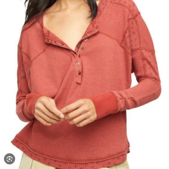 Free People Heart To Heart Henley in Brick Path Thermal Waffle Knit Top Sz S - Picture 1 of 9